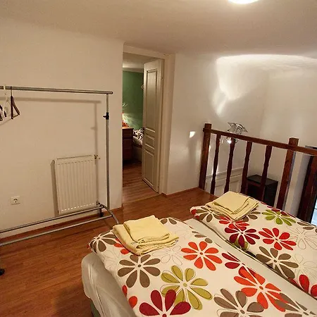 Easy Flat Opera * Budapešť