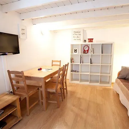 Easy Flat Opera Apartmán *