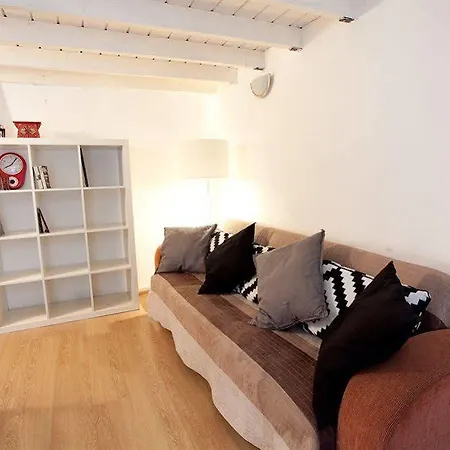 Easy Flat Opera Apartmán *