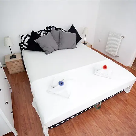 Easy Flat Opera Apartmán