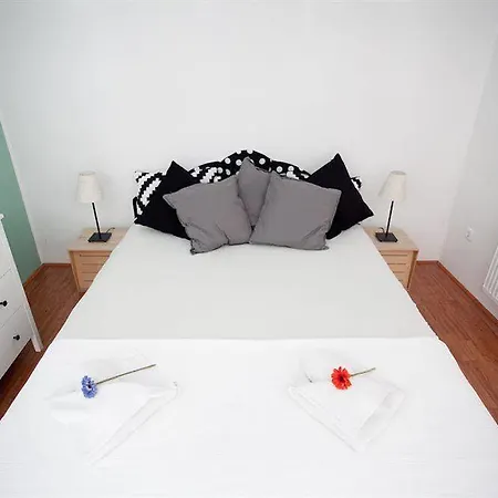 Easy Flat Opera Apartmán