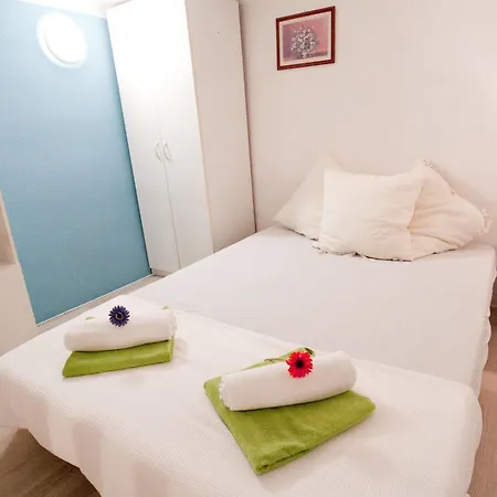 Easy Flat Opera 아파트 *